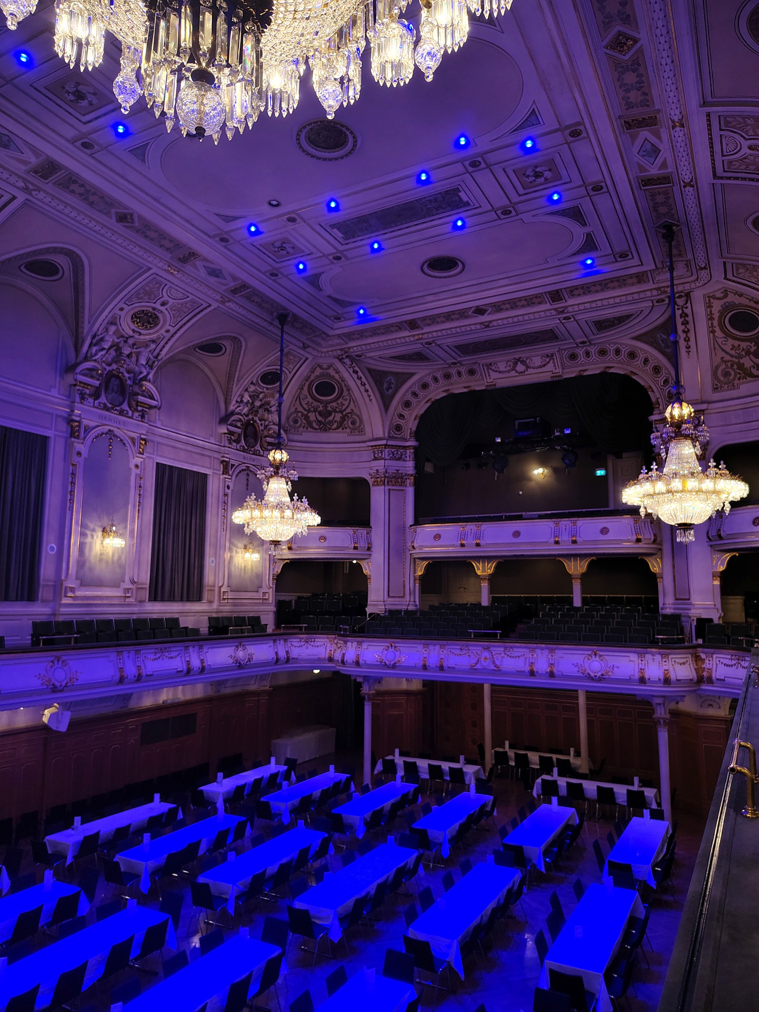 Austria’s Stefaniensaal upgrades to Elation FUZE PENDANT lighting system